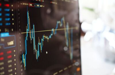 Preisentwicklung Aktien auf dem Computerbildschirm